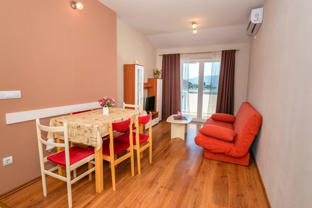 Apartments Galeb Blace Luaran gambar