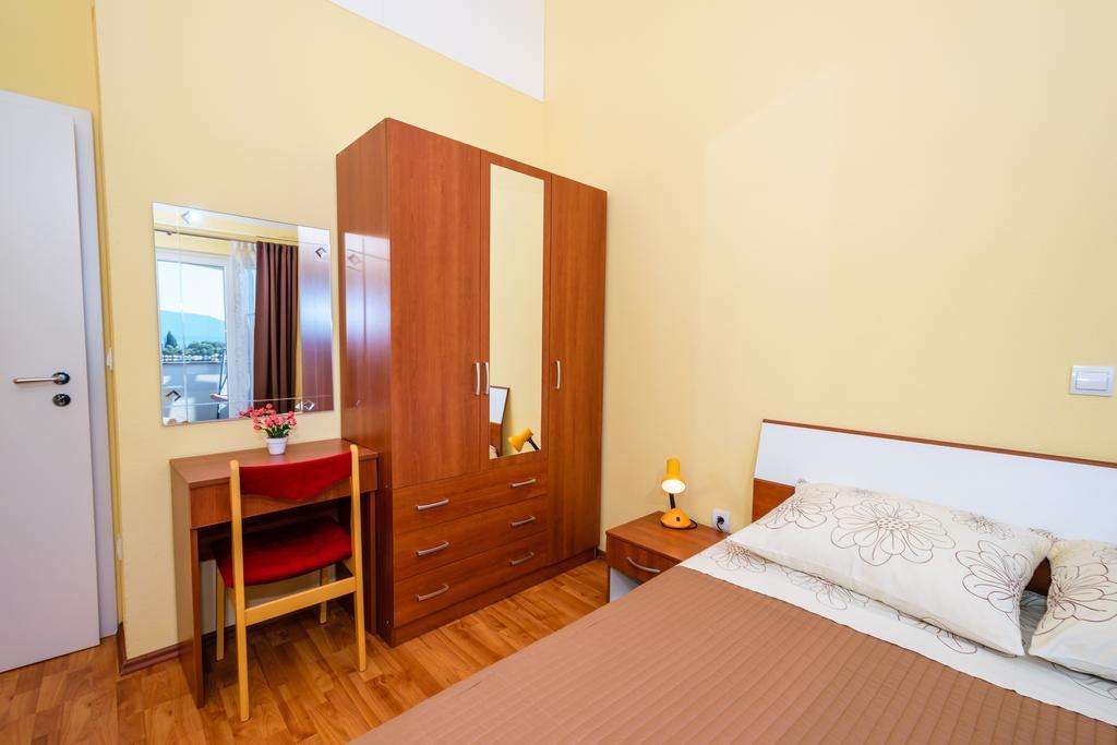Apartments Galeb Blace Luaran gambar