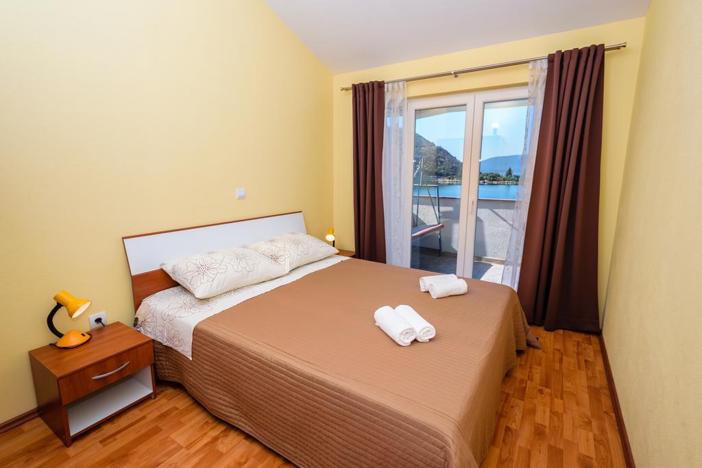 Apartments Galeb Blace Luaran gambar