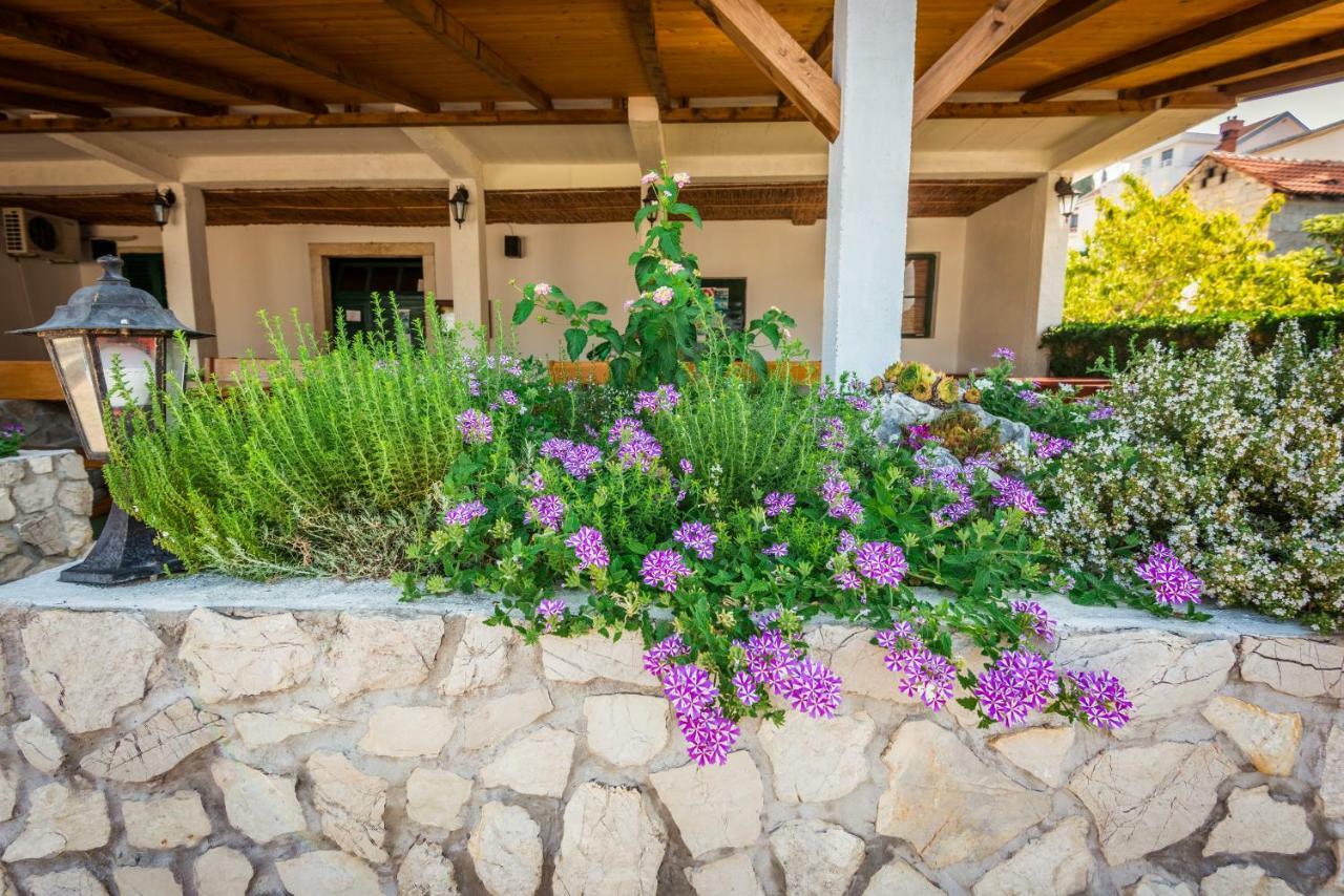 Apartments Galeb Blace Luaran gambar