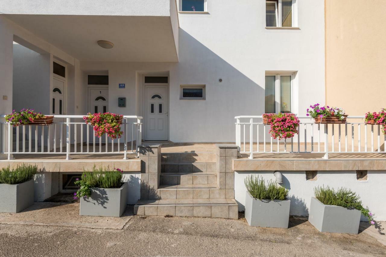 Apartments Galeb Blace Luaran gambar