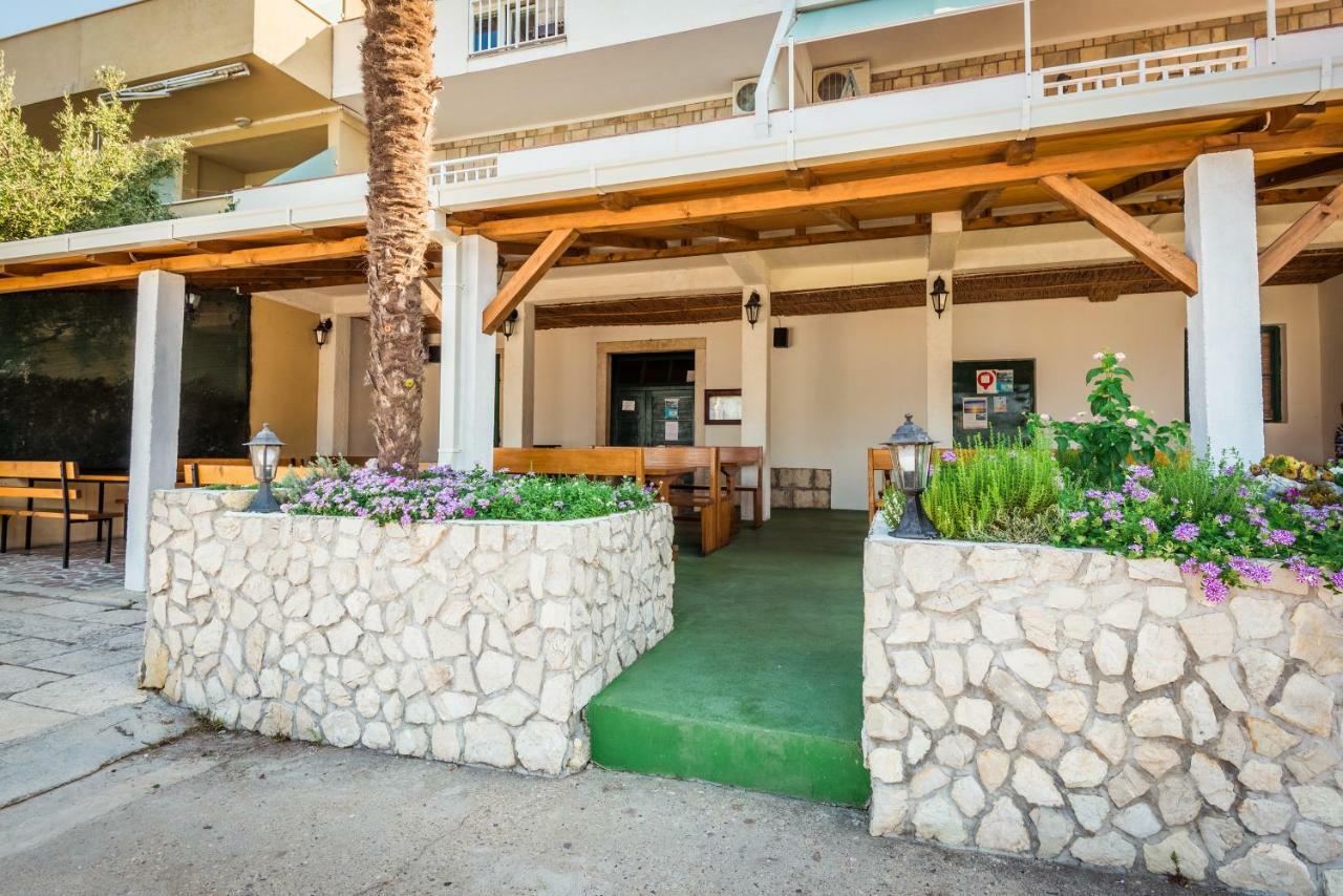 Apartments Galeb Blace Luaran gambar