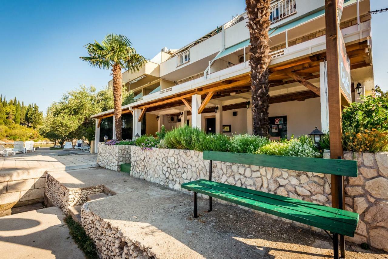 Apartments Galeb Blace Luaran gambar